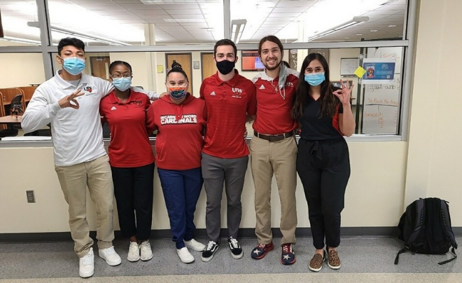 Group of students posing for a picture