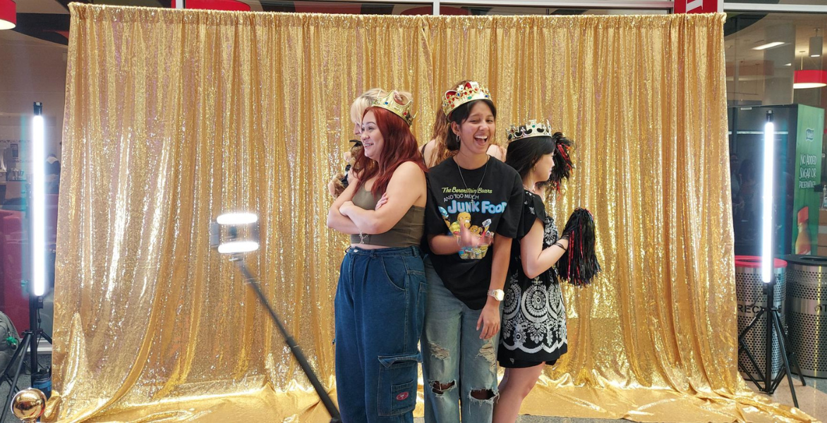 Students taking a 360 picture during Welcome Week