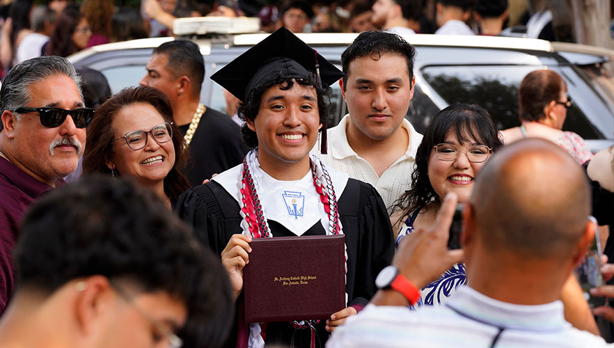 graduate with family