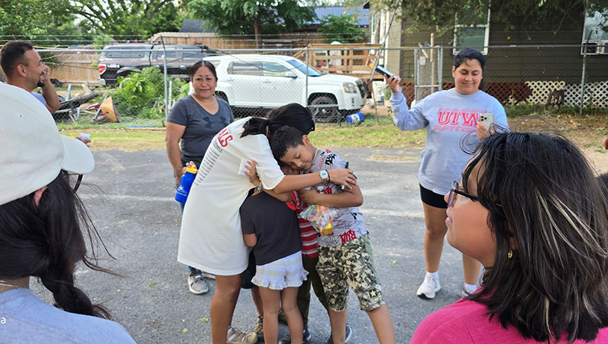 UIW students saying goodbye to ARISE kids
