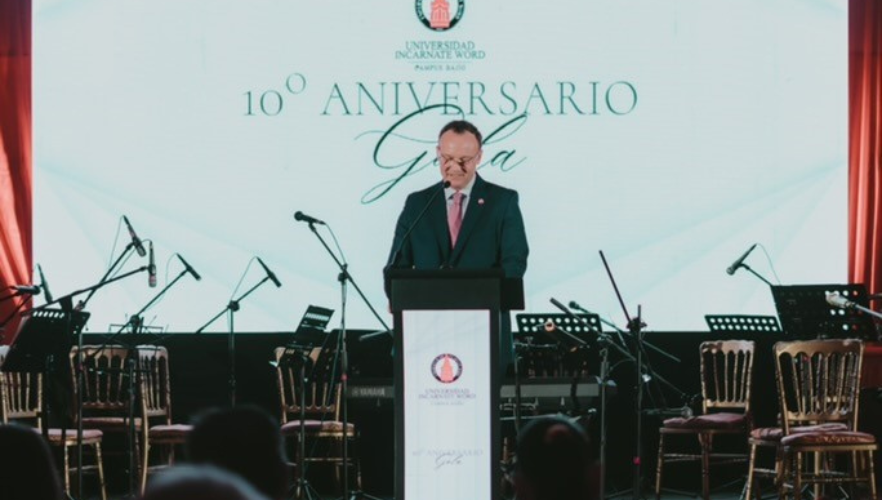 University President Dr. Thomas M. Evans