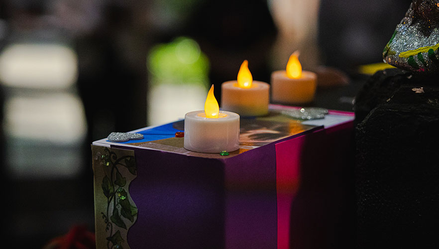 Candles on ofrenda