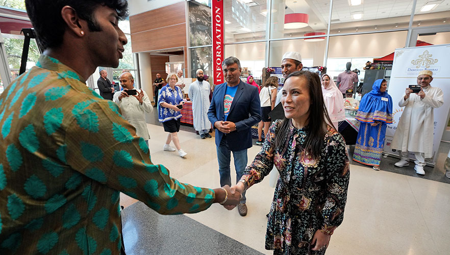 Mayor Jones shaking hands with festival attendee