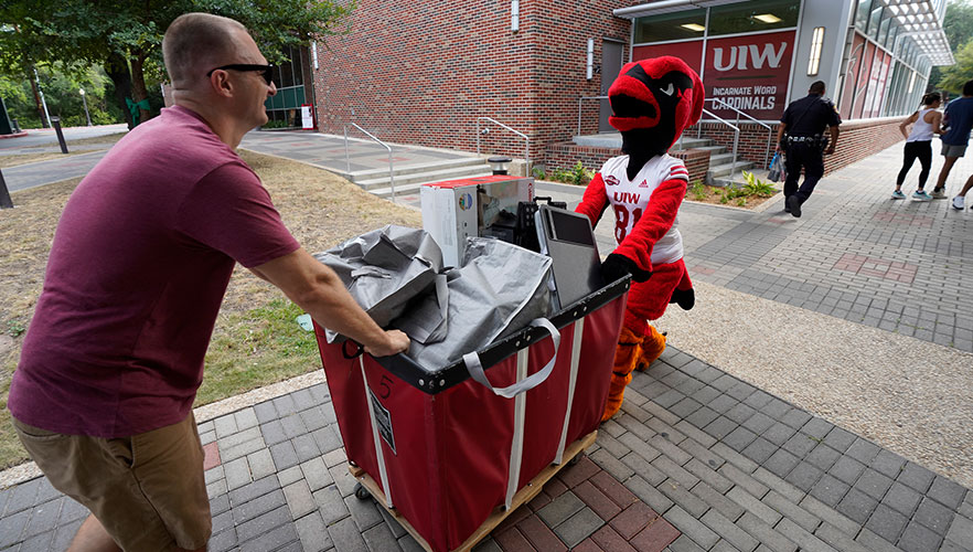 Red the Cardinal helping to move in students