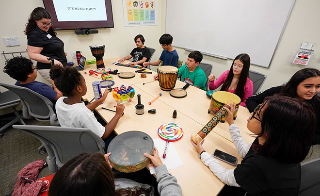 Students learning about music therapy 