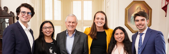 Carlos Alvarez with UIW students